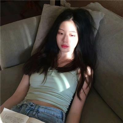 小女孩莫妮卡